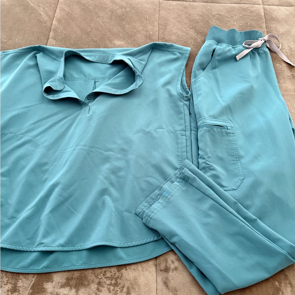 Figs Teal Scrub Set - Top and Jogger Pants